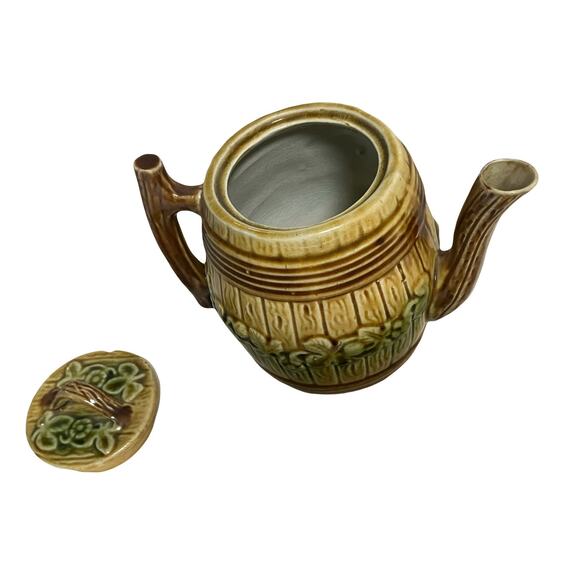 Vtg Majolica Teapot Wooden Barrell Cask Vines 5.25" Tall chipped lid - Picture 3 of 11